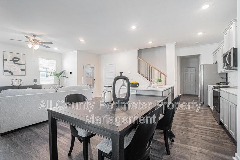Loganville House: 607 Silver Moon Drive