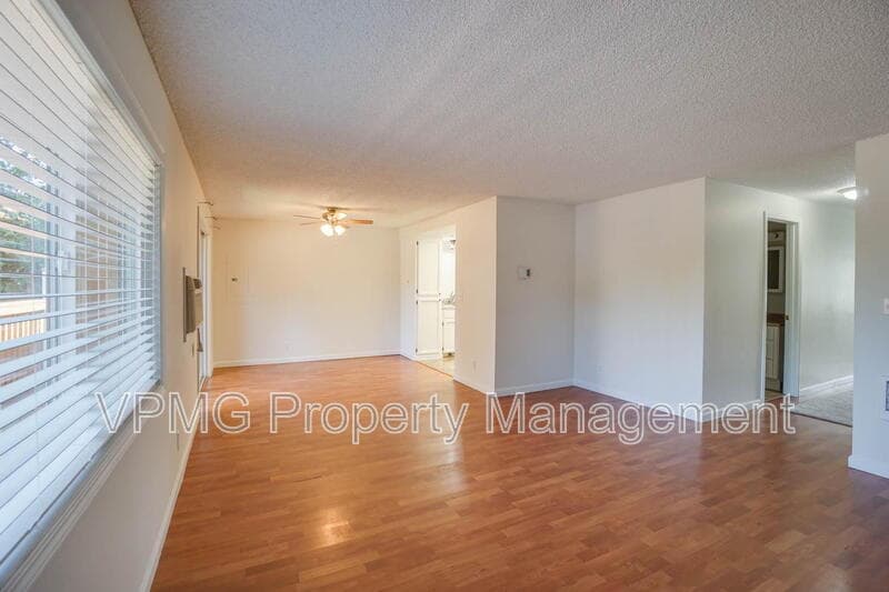 Vancouver Condo: 605 SE 121st Ave