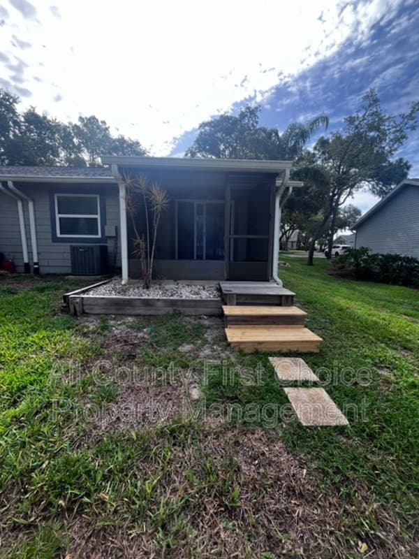 Tarpon Springs House: 39650 US 19 N