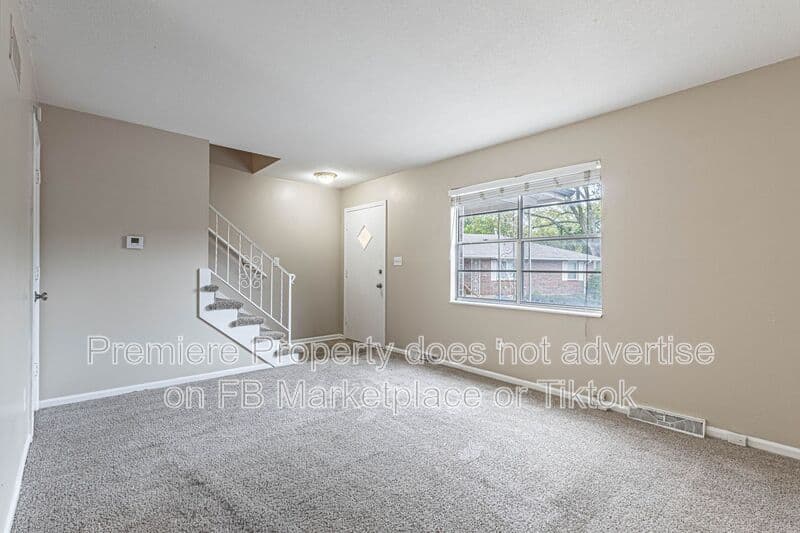 Merriam Townhome: 8722 W 70th St