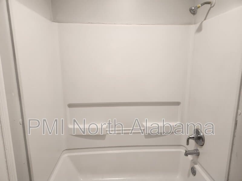 Decatur Condo: 201 8th Ave SW