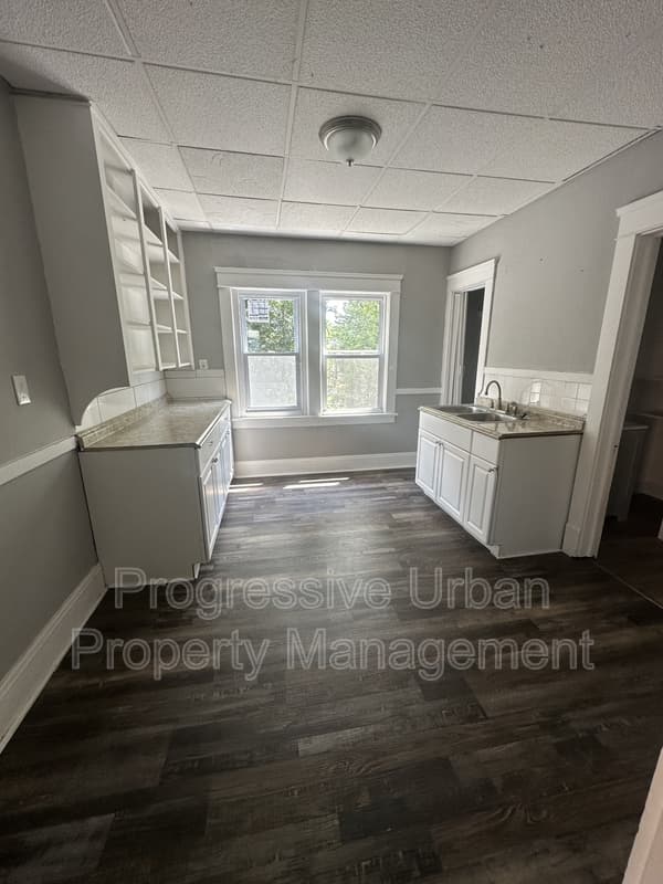 Cleveland Condo: 4609 Behrwald Avenue - Upstairs