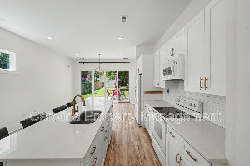 Charlotte House: 1521 Walton Rd