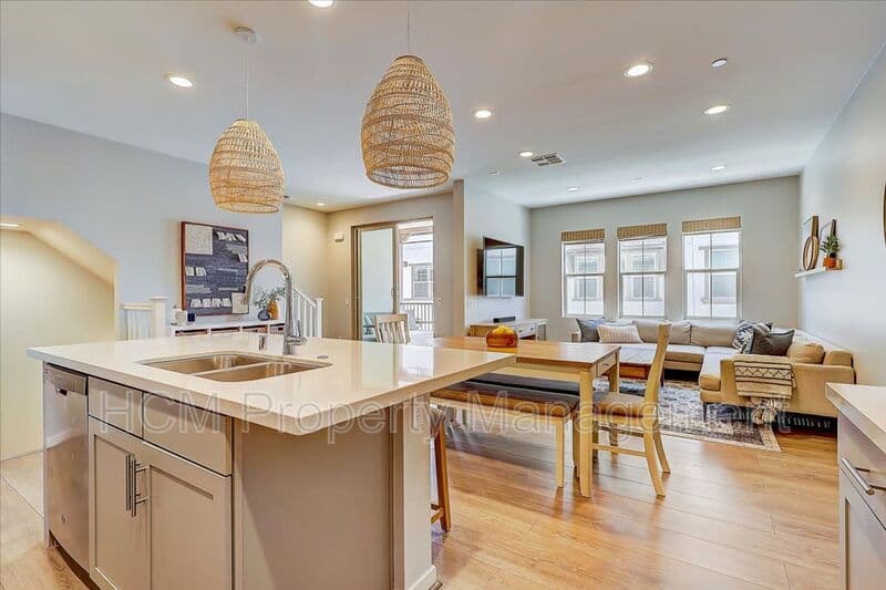 Lake Forest House: 303 Limestone