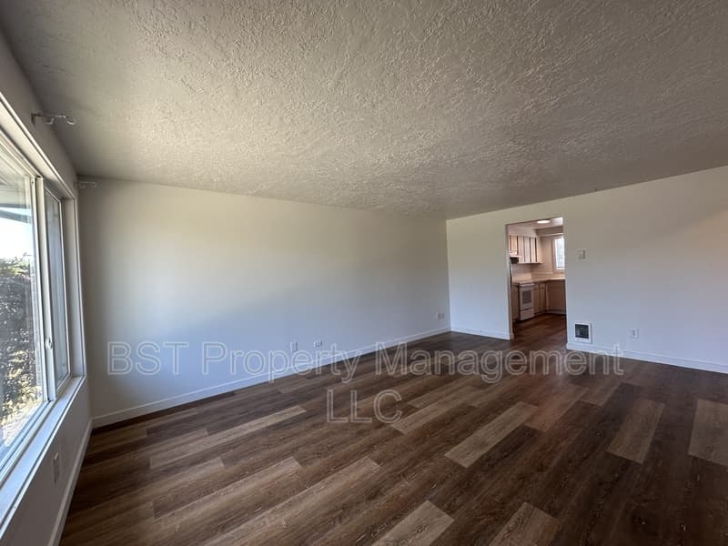 Mount Angel Condo: 740 North Main Street - 2