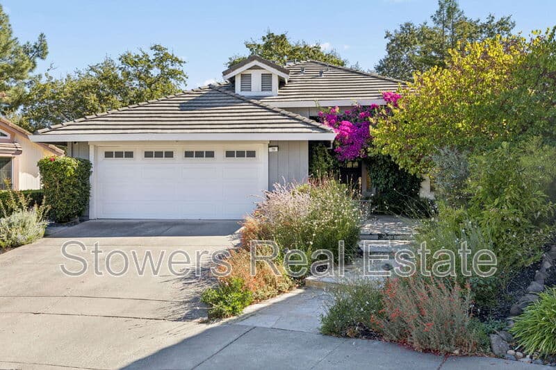 Pleasant Hill House: 26 Driftwood Court