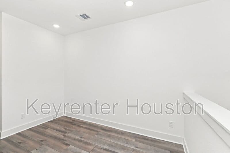 Houston House: 2908 Stevens St