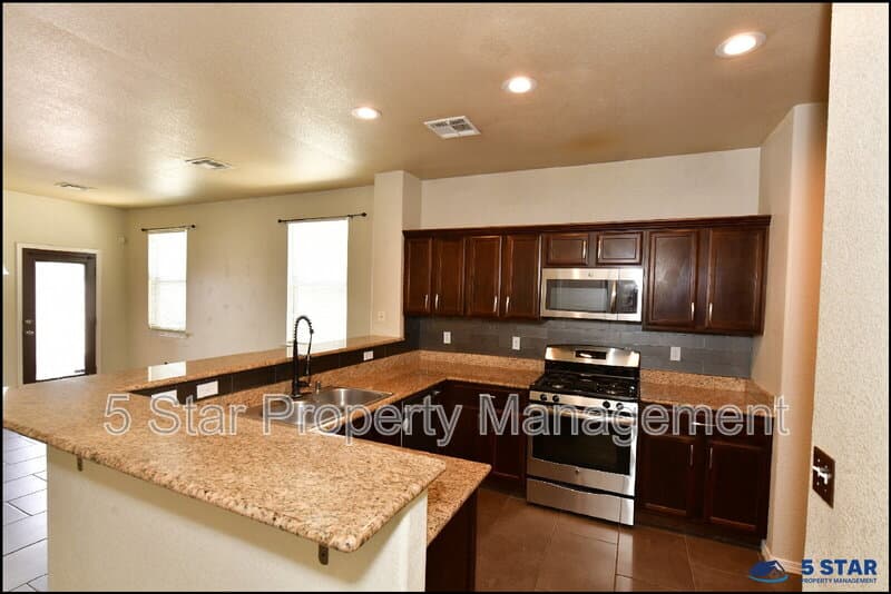 El Paso House: 4913 Adrian Campos St !!