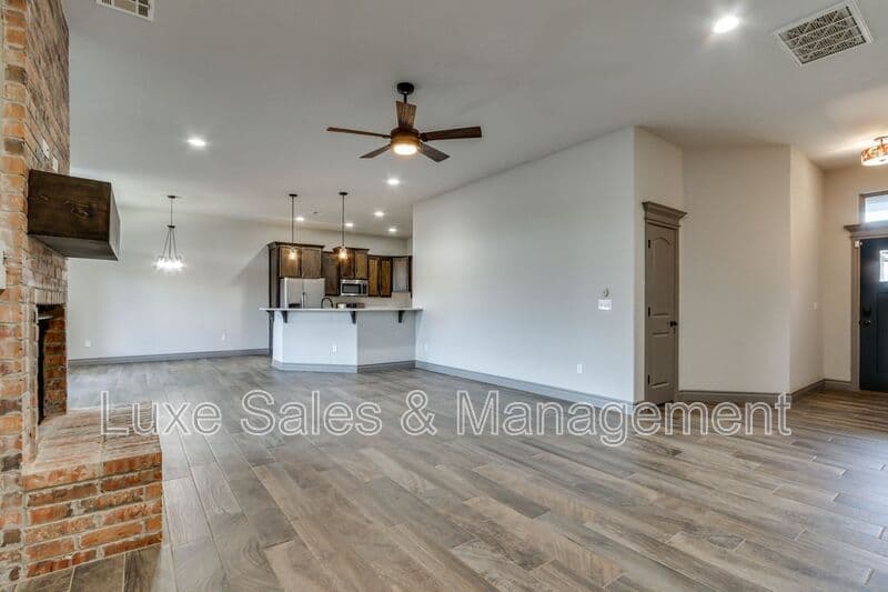 Edmond House: 6133 Oxnard St