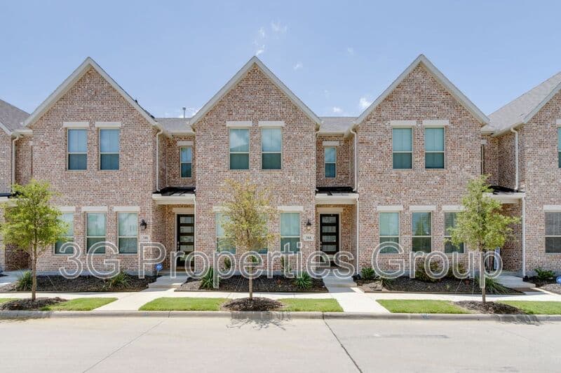 Lewisville House: 344 Almanor St