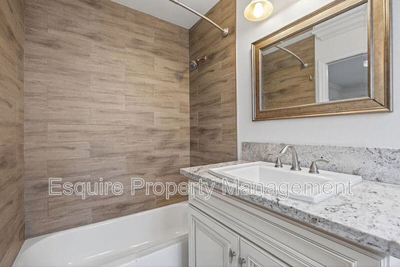 VENTURA Condo: 1218 N. OLIVE ST