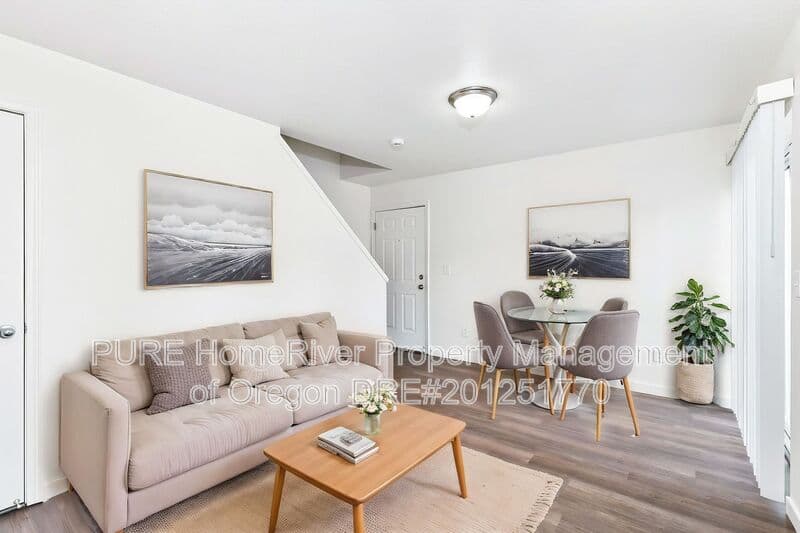 Portland House: 141 NE 147th Ave