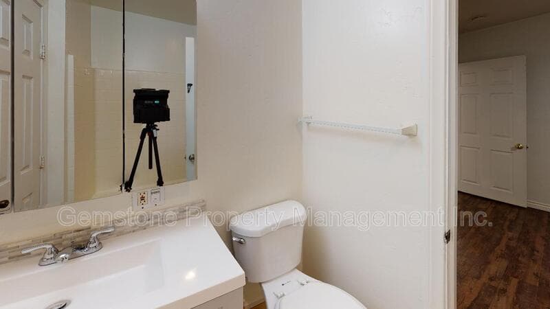 San Diego House: 4938 Art St