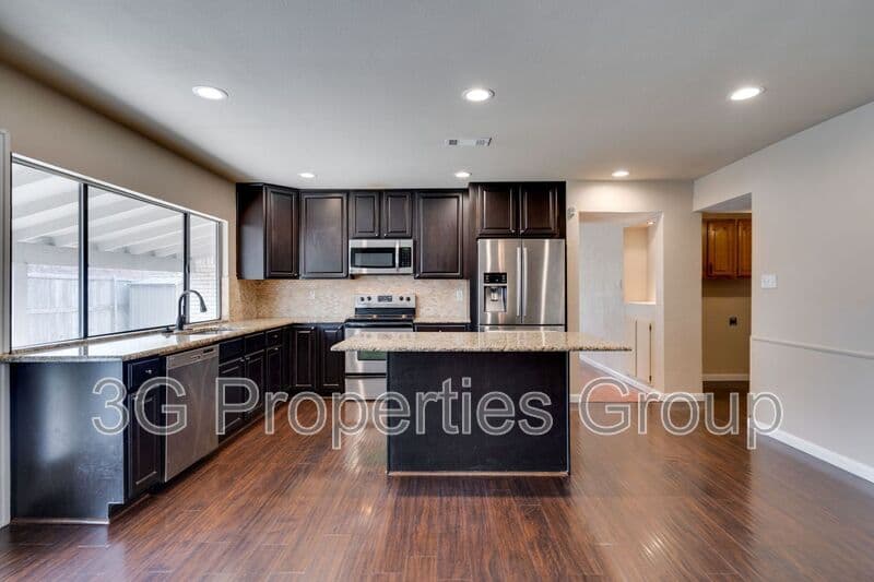 Coppell House: 216 Park Meadow Way