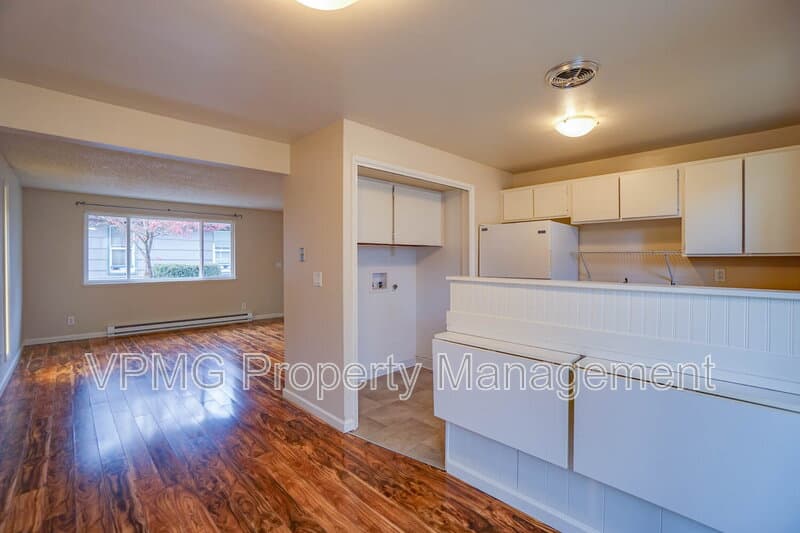 Vancouver Condo: 3208 M St