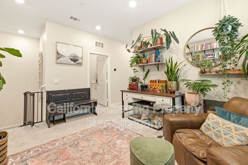 Valencia House: 27233 Red Willow Court