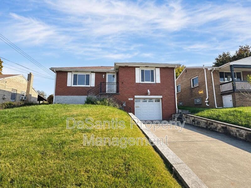 Overbrook House: 2229 Parklyn Street