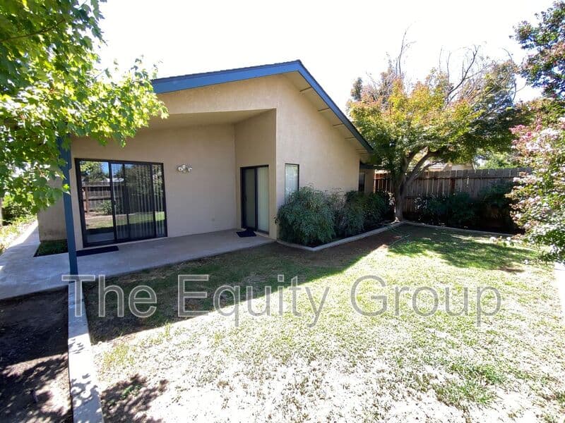 Visalia House: 1348 East Ferguson Court