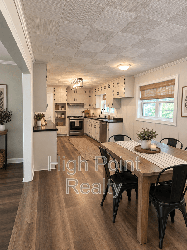 Rainsville House: 61 Rains Avenue Southeast