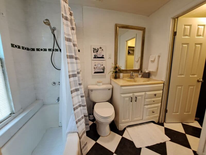 Deland Condo: 206 E Howry Ave