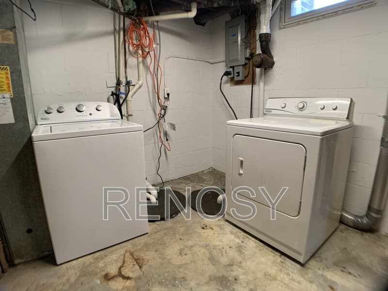 Des Moines House: 5174 NE 6th Ct