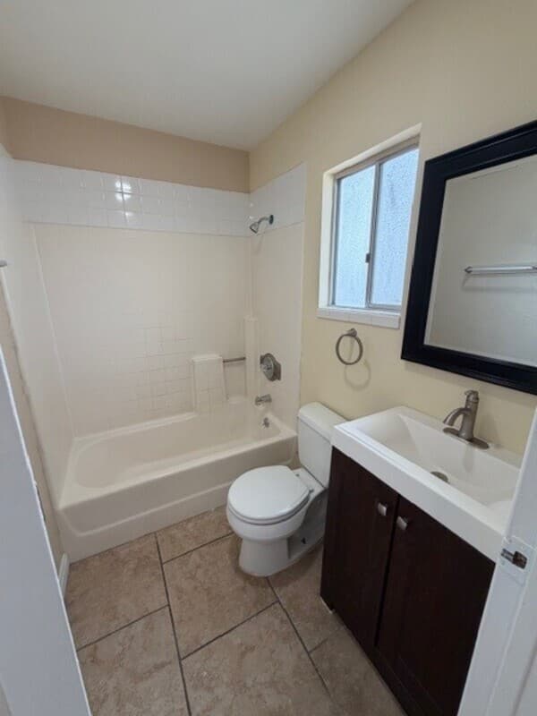 National City Condo: 1609 Grove Street Unit B