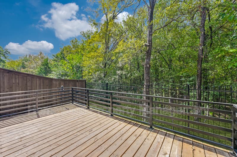 Arlington House: 6834 Neal's Way