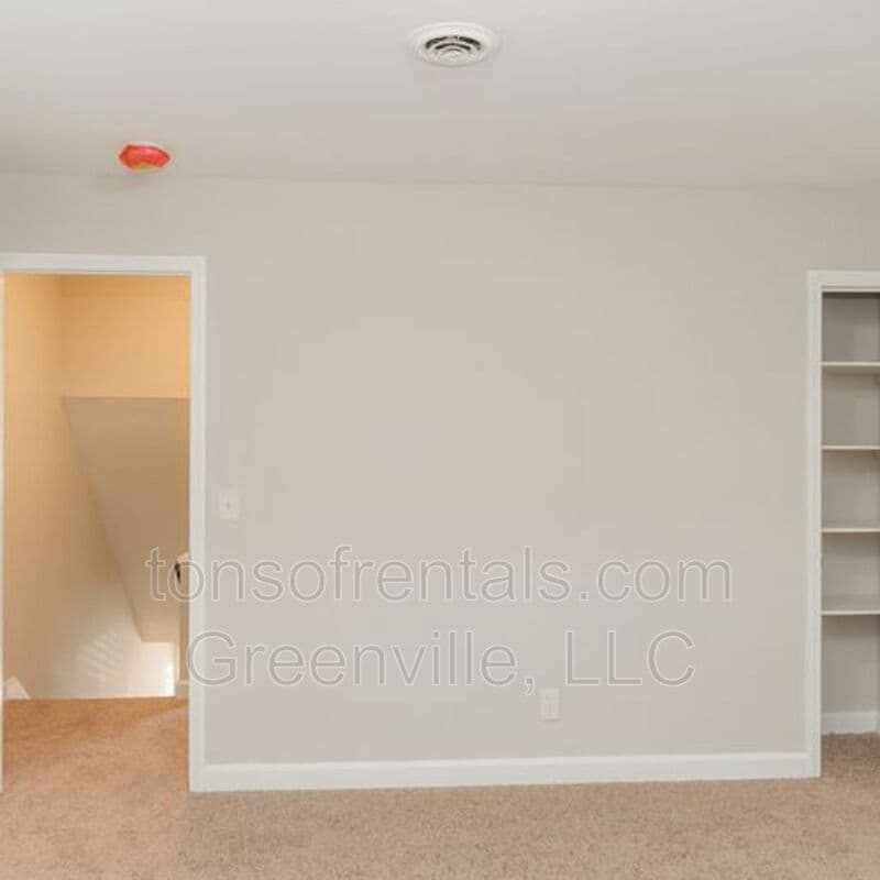 Greer Townhome: 111 Becky Don Drive 15