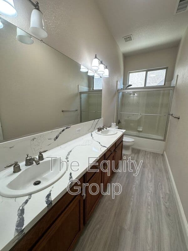 Visalia House: 239 North Preston St