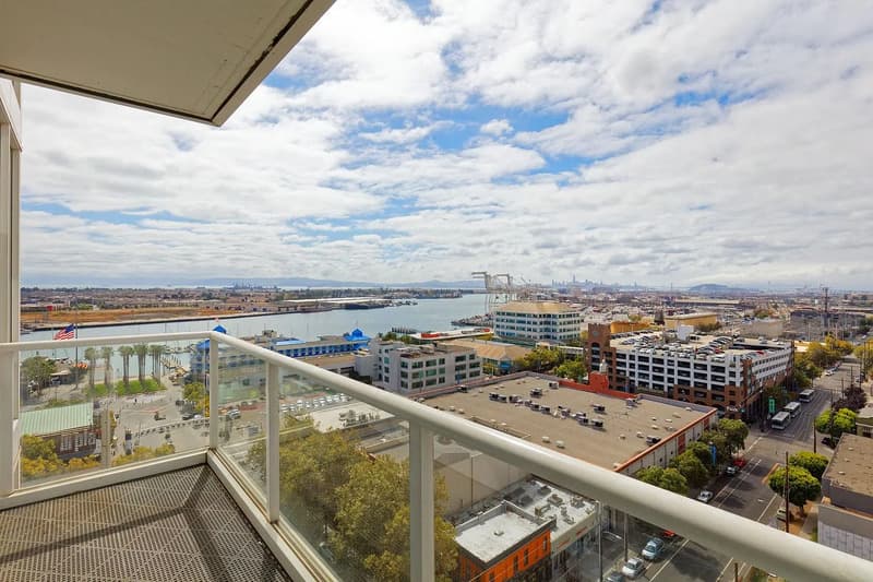 Oakland Condo: 222 Broadway St