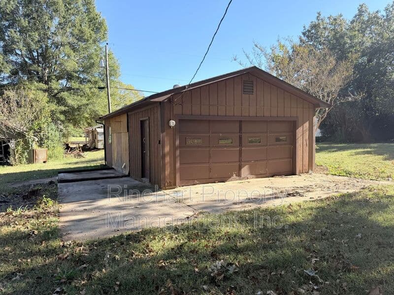 Rock Hill House: 274 Twin Lakes Road