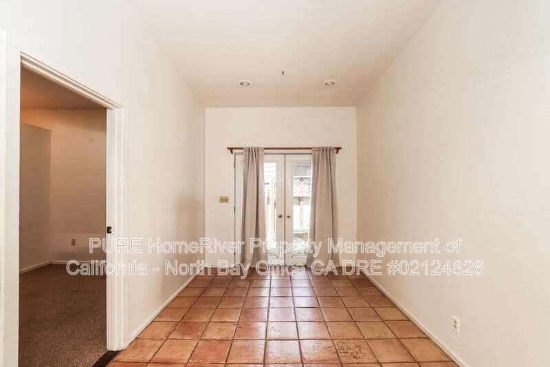 Sonoma House: 201 Meadowlark Ln