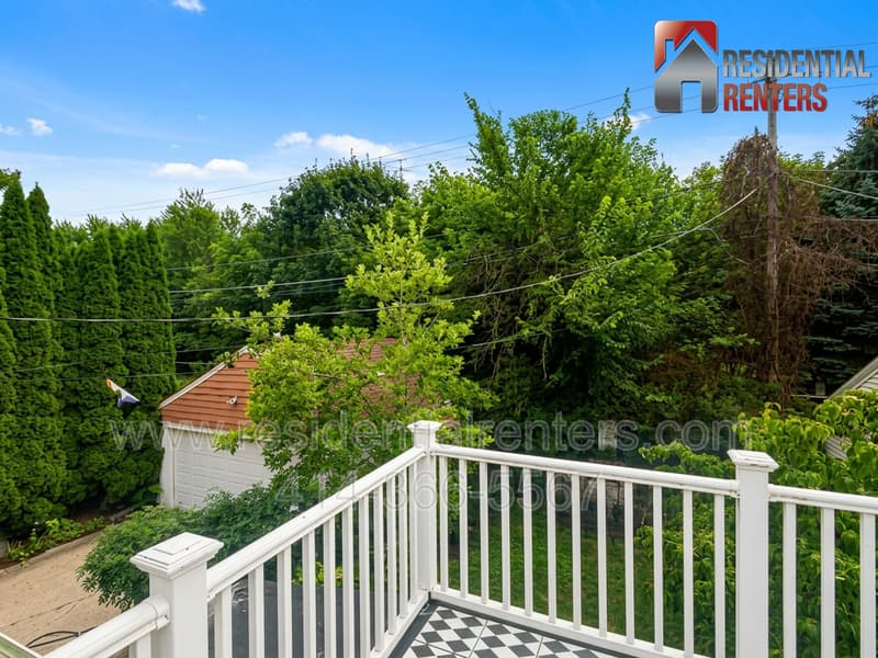 Bay View House: 2913 E Rhode Island Avenue