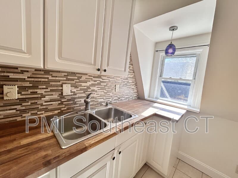 New London Condo: 285 Montauk Avenue