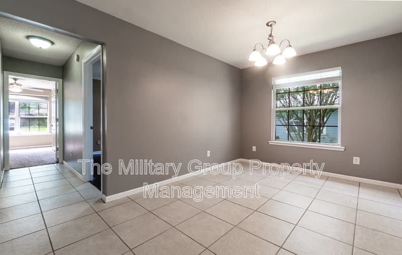 Jacksonville House: 12565 Long Lake Drive