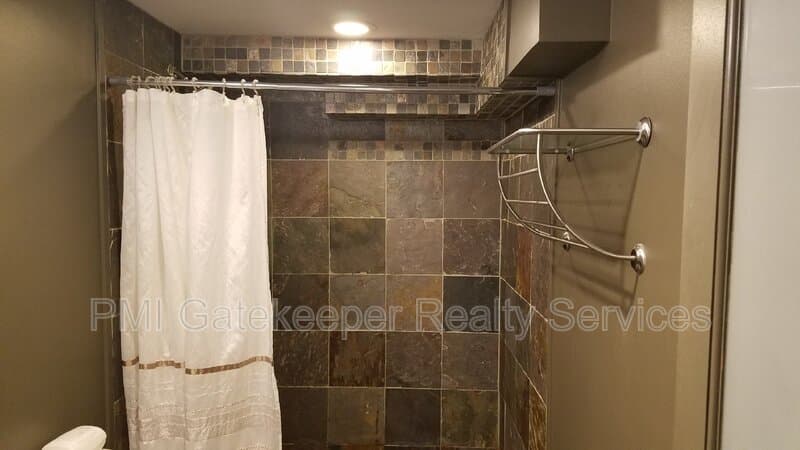 Cincinnati Condo: 1202 Main St