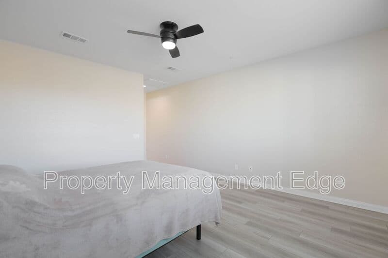Menifee House: 29337 Chestnut St