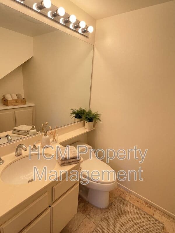 Irvine House: 46 Almador