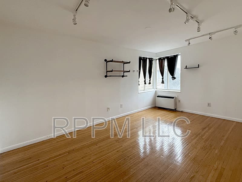 Newark Condo: 19-31 Lyons Ave #612