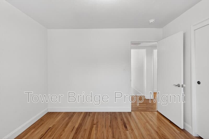 Fair Oaks House: 3937 Orangewood Dr