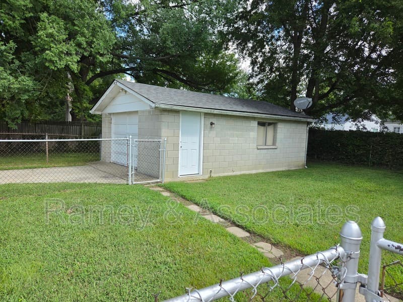 Louisville House: 1091 Bicknell Ave