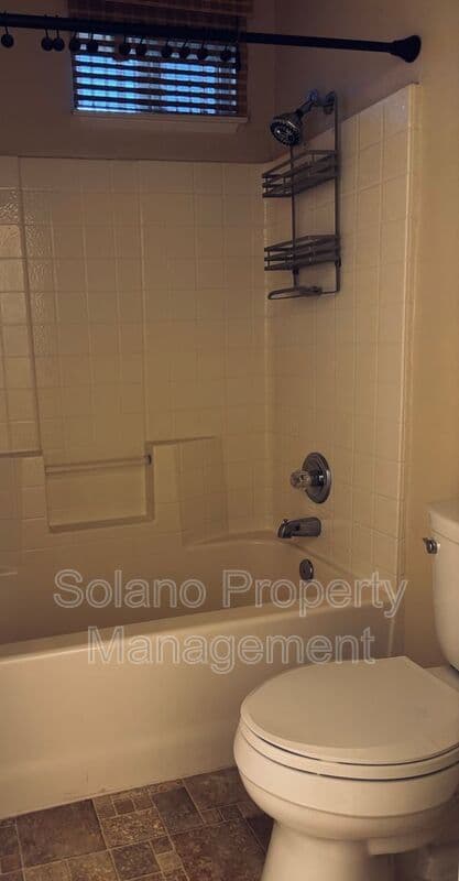 Fairfield House: 3168 Orchard View