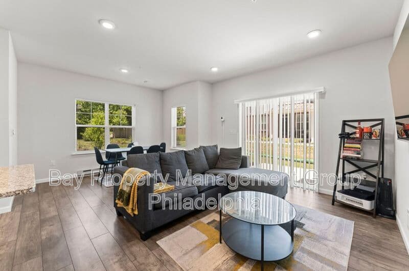 Norristown House: 230 Honey Ln