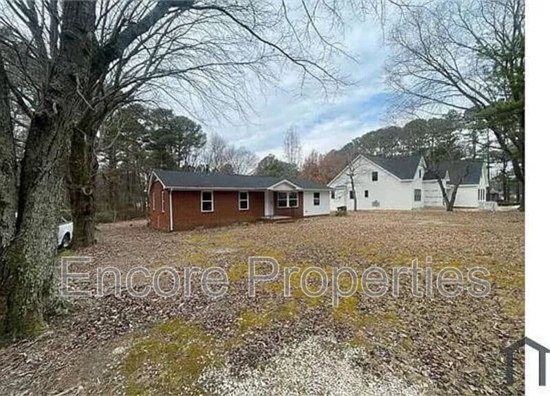 Holly Springs House: 1617 North Main Street