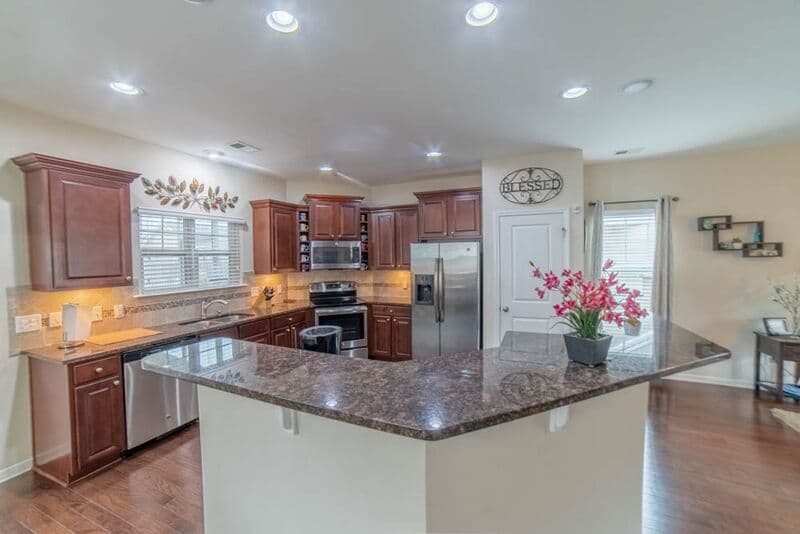 Pooler House: 341 Casey Dr