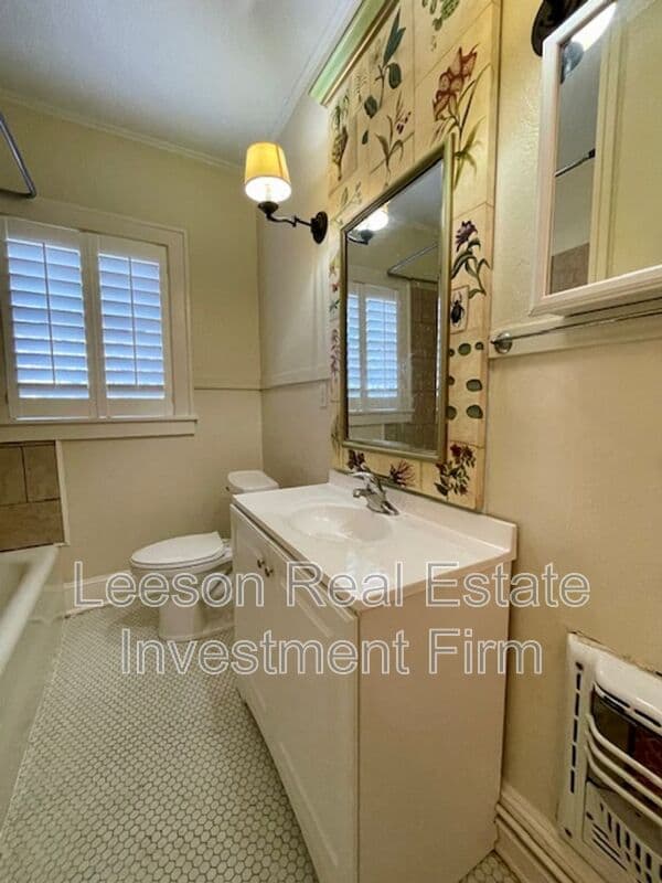 SHREVEPORT House: 458 Forest Ave.