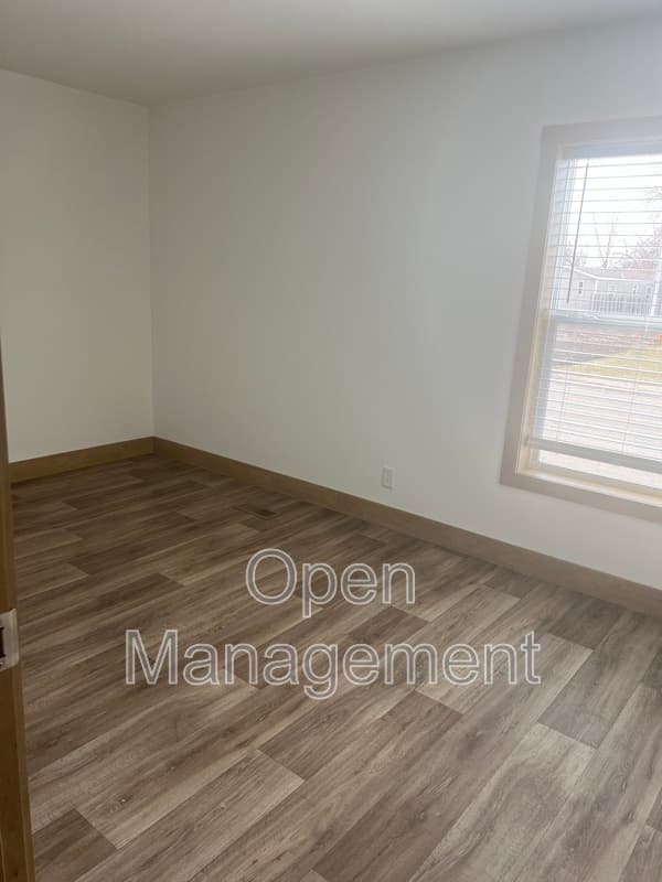 West Fargo House: 825 1st Ave