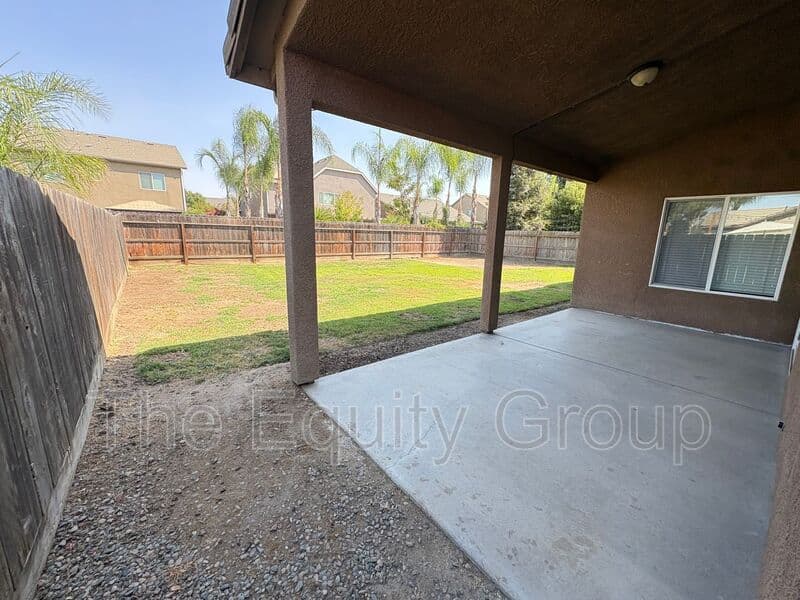 Visalia House: 2346 N Crowe St