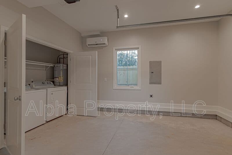Greenville House: 25 Ledbetter St