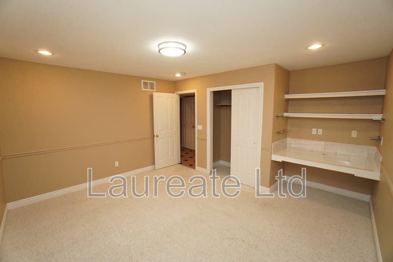 Aurora House: 3036 S Waco Ct